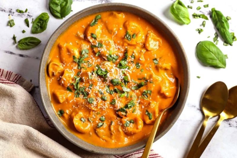 Tomato Basil Tortellini Soup